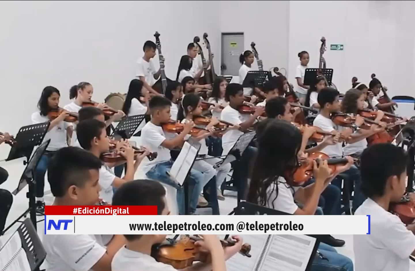 voluntariado en hogar del peregrino Barrancabermeja, voluntariado en Barrancabermeja, Fundación Batuta Barrancabermeja, Codiesel Colombia voluntariado, programa musical Barrancabermeja, orquesta de cuerdas Barrancabermeja, jóvenes voluntarios Barrancabermeja, mural en hogar del peregrino, actividades recreativas hogar del peregrino, alianza Batuta y Codiesel.