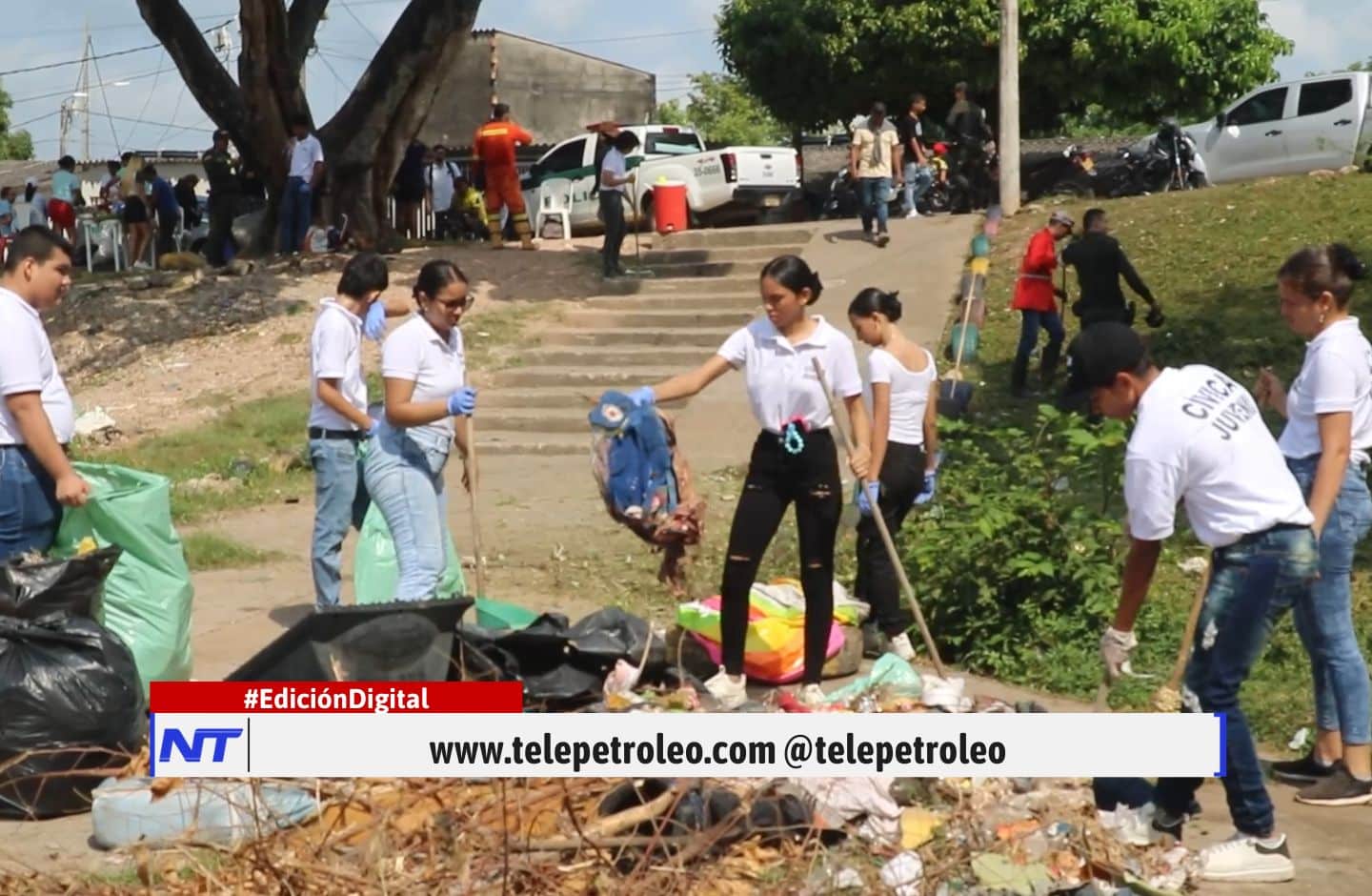 Recuperación de espacios públicos en Barrancabermeja, embellecimiento de espacios públicos, limpieza de áreas recreativas, participación comunitaria en Barrancabermeja, cancha polideportiva de Jerusalén, habitantes de calle en Barrancabermeja, seguridad en espacios públicos, autoridades locales Barrancabermeja, Policía Nacional en Barrancabermeja, jornada comunitaria Barrancabermeja.