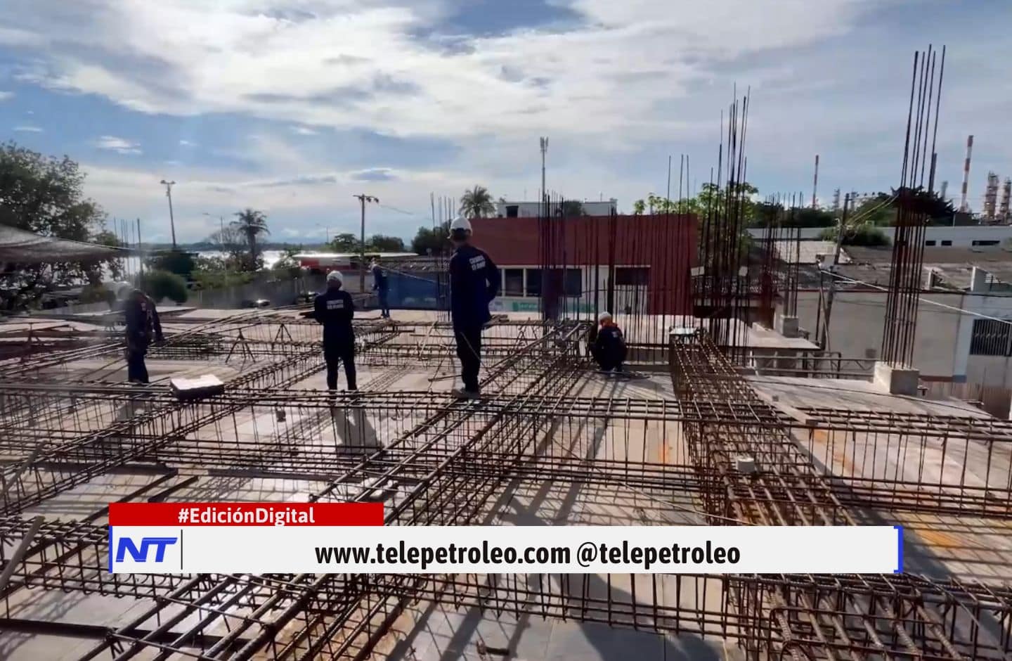 mirador del río Barrancabermeja, avance obra mirador del río, construcción en el muelle Barrancabermeja, vendedores informales reubicados, comercio informal Barrancabermeja, inversión Alcaldía y Ecopetrol, avance del 42 por ciento obra, infraestructura en Barrancabermeja, locales comerciales paseo del río, tanque de almacenamiento agua potable