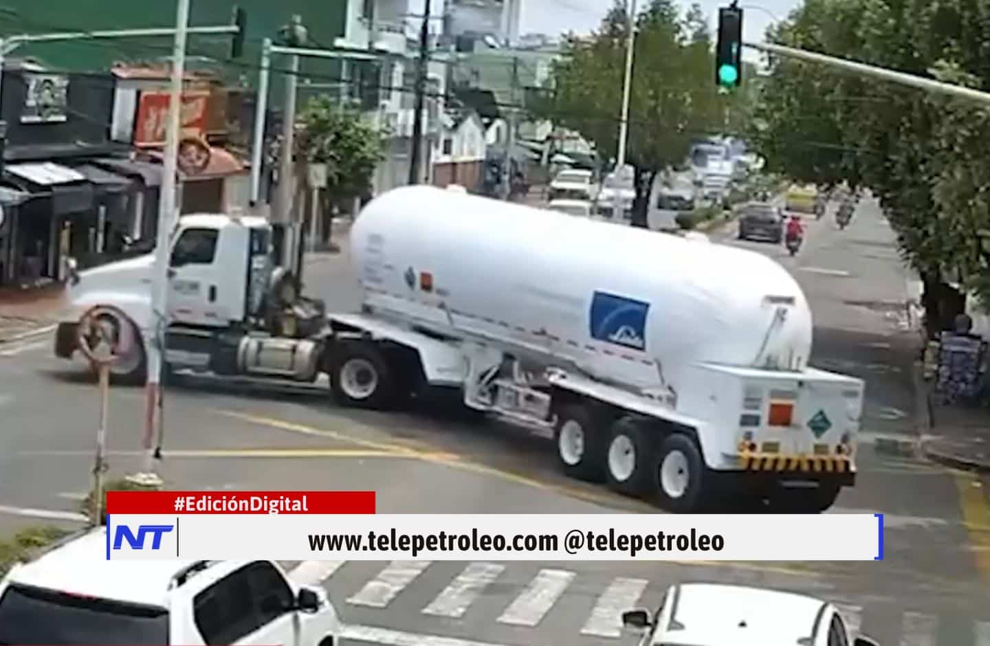 vehículo de carga pesada en carrera 28 de Barrancabermeja, tránsito restringido en Barrancabermeja, infracción por tractocamión en zona residencial, cámara de fotodetección en Barrancabermeja, maniobra prohibida en cruce semaforizado, sanción por tránsito pesado, tractocamión en zona prohibida, seguridad vial en carrera 28, control de tránsito con cámaras, transporte pesado en vías urbanas