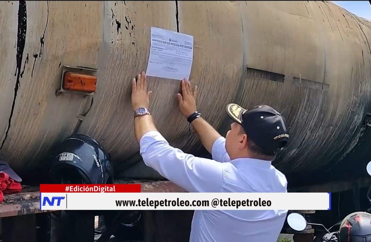 planta clandestina de asfalto, clausura de planta ilegal, contaminación en humedal San Silvestre, delitos ambientales en Barrancabermeja, residuos de hidrocarburos, impacto ambiental en Magdalena Medio, control ambiental en Colombia, operación contra actividades ilegales, ecosistemas amenazados en Colombia, emergencia ambiental Barrancabermeja