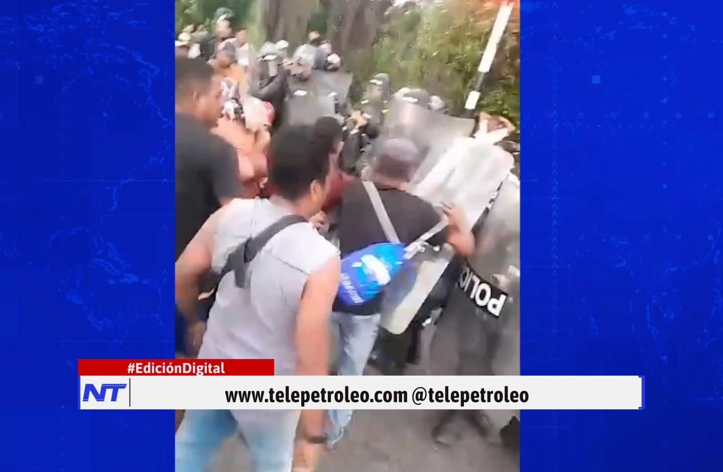 protesta de pescadores en el mercado pesquero, manifestación en la rampa del mercado, pescadores denuncian abuso policial, conflicto en el mercado pesquero, protesta pacífica en el puerto, intervención del UNDMO en protestas, pescadores exigen pagos atrasados, agresión a manifestantes en Colombia, denuncia por uso excesivo de la fuerza, tensión entre alcaldía y pescadores