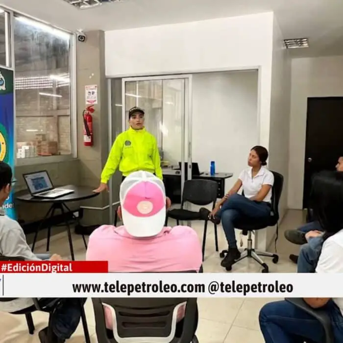 Frente de Seguridad Empresarial en Santander, seguridad para empresas en Colombia, prevención del delito empresarial, Policía Nacional y empresarios, alianzas público privadas en seguridad, protección empresarial en Santander, gestión de riesgos empresariales, delitos contra empresas en Colombia, capacitación en seguridad empresarial, estrategia contra el crimen económico
